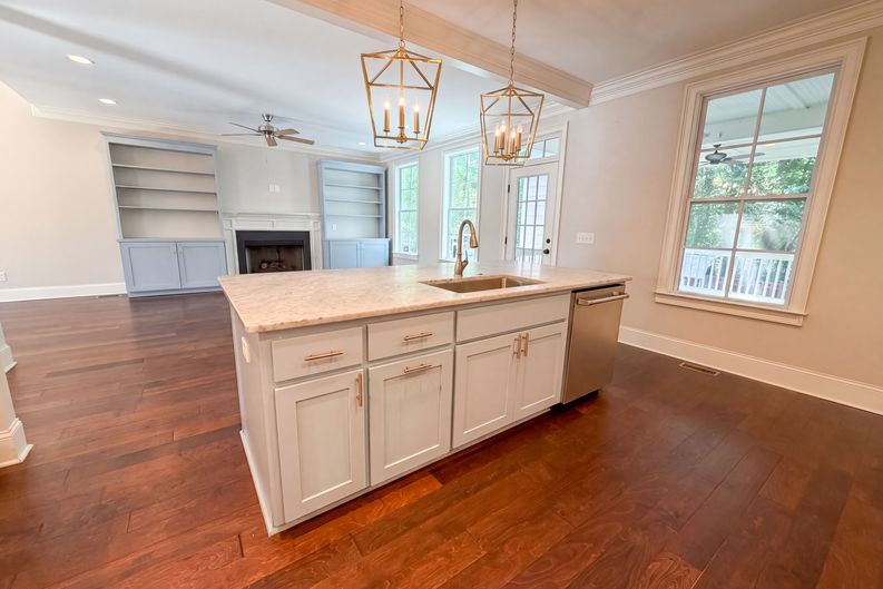 Photo 9 of 36 of 1901 Parrish Dr, Columbia, SC