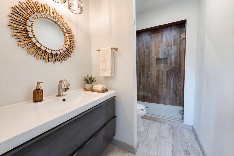 Photo 9 of 19 of 10726 Sugar Hill Dr, Houston, TX