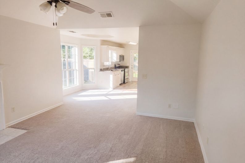 Photo 10 of 22 of 137 Mayfair Ln, Calera, AL