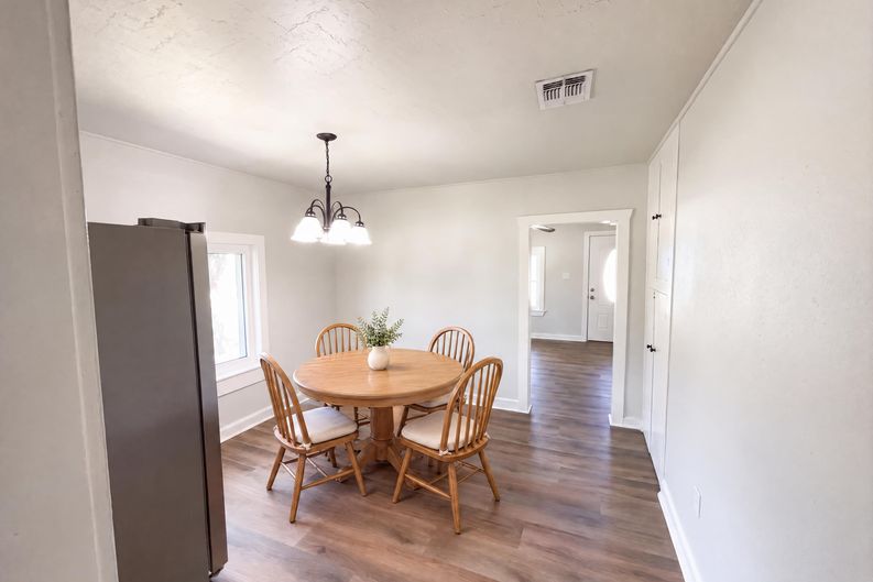 Photo 6 of 17 of 725 Kelly St, Poteet, TX