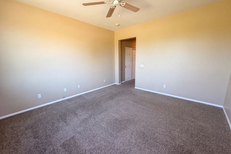 Photo 9 of 24 of 3136 Hibiscus Pt, Hemet, CA