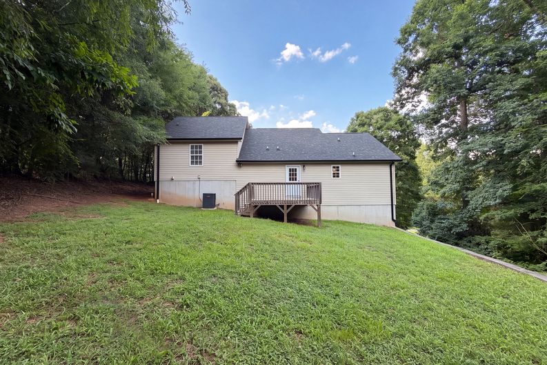 Photo 5 of 25 of 930 Marshall Dr, Concord, NC