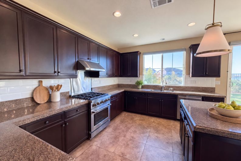 Photo 3 of 33 of 37601 Ficus Ct, Palmdale, CA