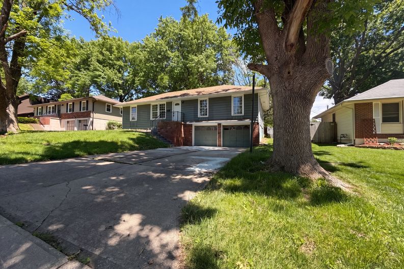 Photo 17 of 21 of 3809 S Drumm Ave, Independence, MO