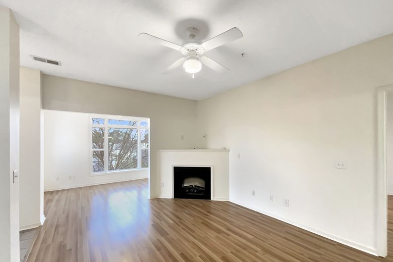 Photo 3 of 16 of 2501 Huntscroft Ln, Raleigh, NC
