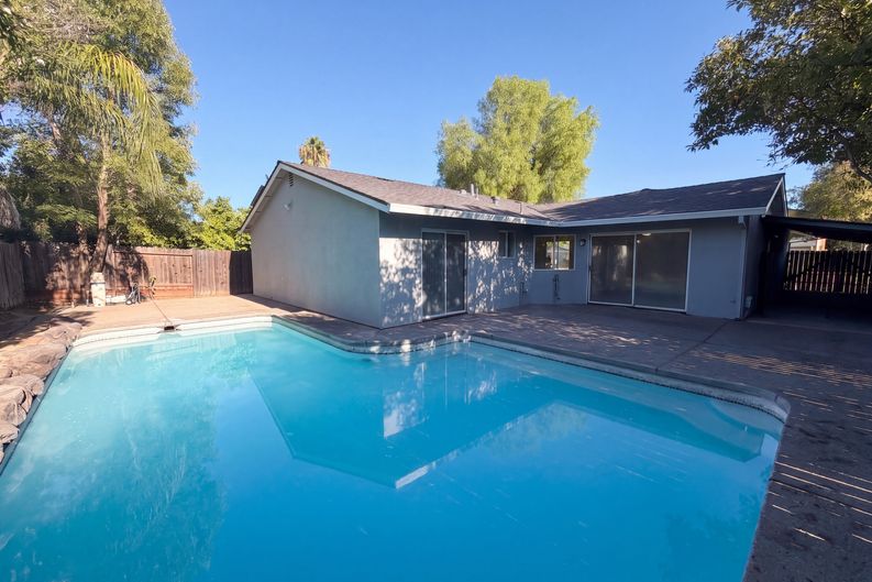 Photo 5 of 28 of 9149 Starina Way, Sacramento, CA