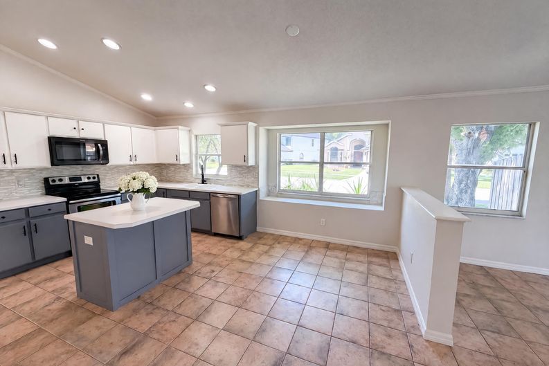 Photo 6 of 34 of 701 Magnolia Creek Cir, Orlando, FL