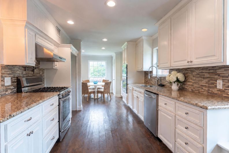 Photo 9 of 22 of 3308 Brookhaven Club Dr, Dallas, TX