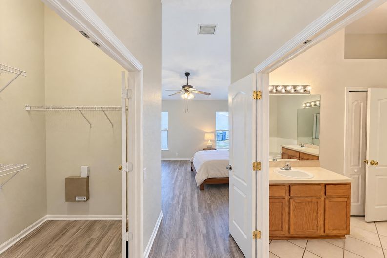Photo 4 of 37 of 30447 Iverson Dr, Wesley Chapel, FL