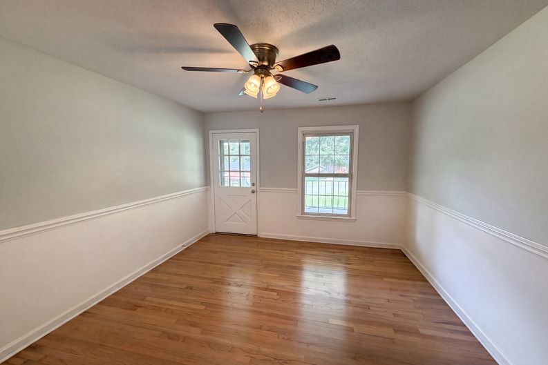 Photo 10 of 17 of 529 Timberlane Dr, Mount Holly, NC