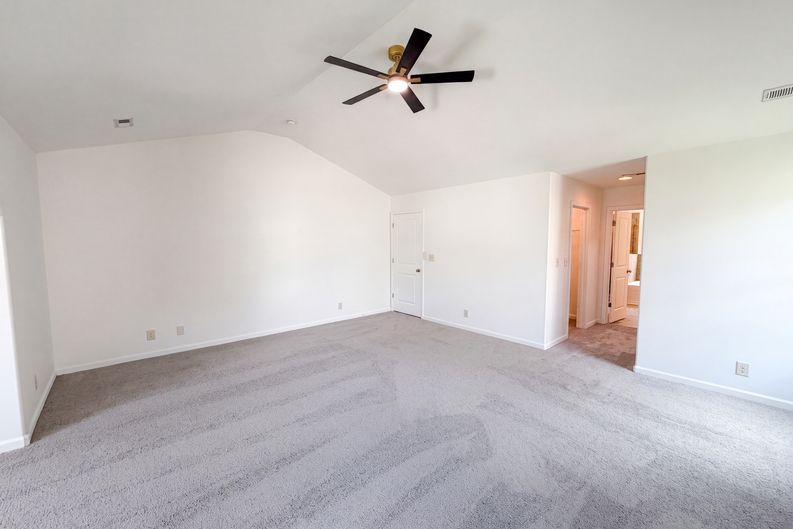 Photo 17 of 44 of 791 W Glenview Dr, Lenoir City, TN
