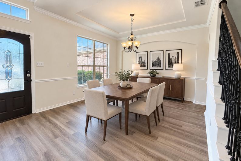 Photo 8 of 28 of 6715 Winding Valley Trl, Rowlett, TX