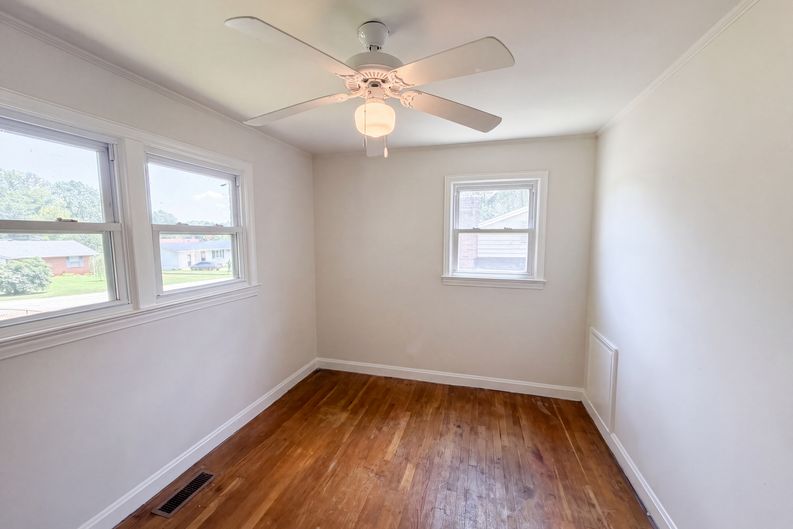 Photo 10 of 18 of 16 Gardenia Dr, Greenville, SC