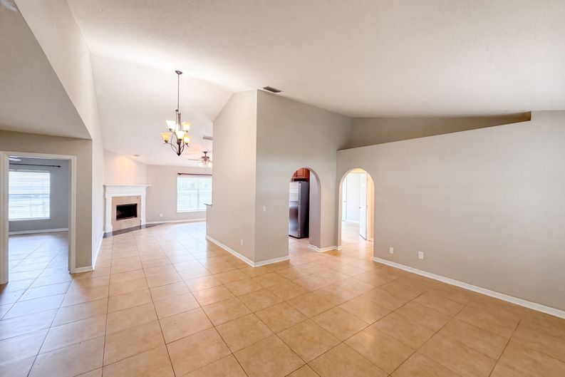 Photo 6 of 29 of 17802 Jefferson St, Oakland, FL