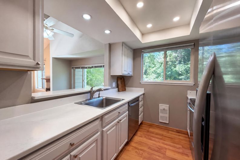 Photo 7 of 25 of 11776 SW Boones Bend Dr, Beaverton, OR