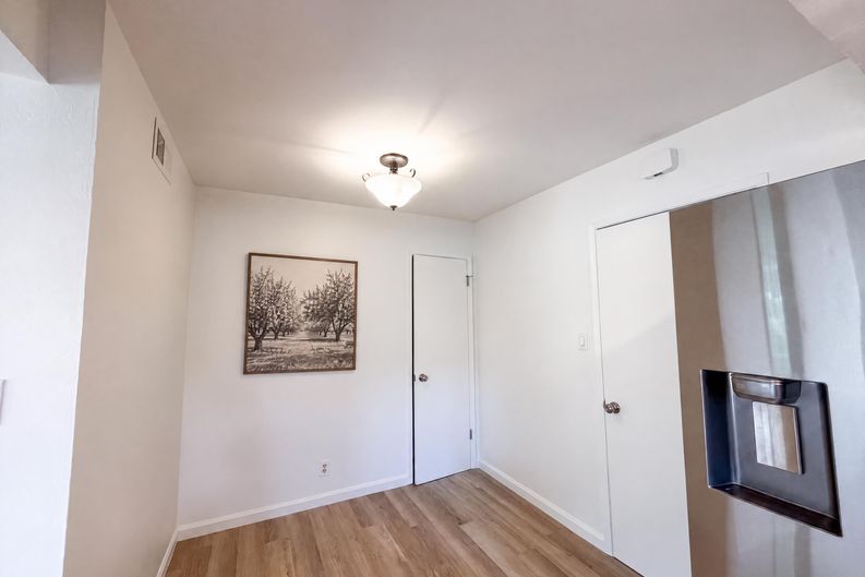 Photo 13 of 41 of 7007 Ursa Pkwy, Sacramento, CA