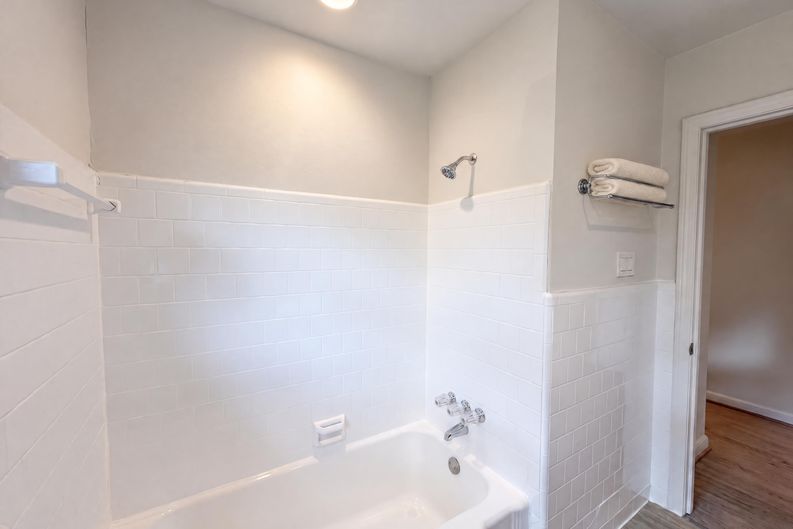Photo 22 of 29 of 3026 Deal St, Houston, TX
