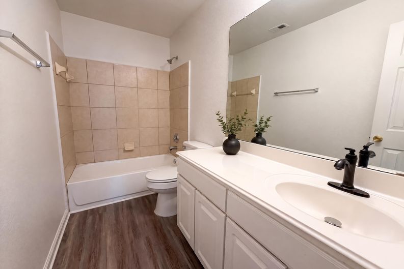 Photo 15 of 26 of 19043 Taverns Crossing Ln, Houston, TX