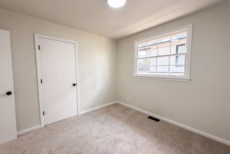 Photo 5 of 16 of 1004 Glenview Dr, Nashville, TN