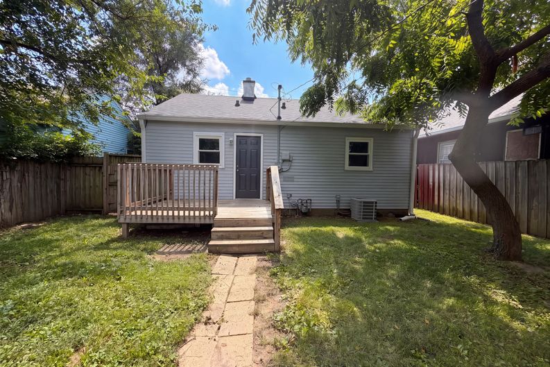 Photo 5 of 16 of 4206 E 16th St, Indianapolis, IN