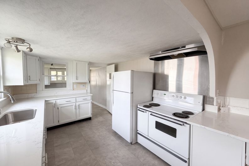 Photo 6 of 20 of 5125 S Walcott St, Indianapolis, IN