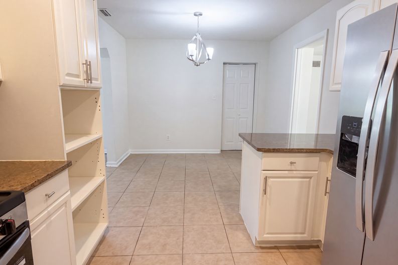 Photo 8 of 22 of 5928 Lake Ridge Ave, Jacksonville, FL