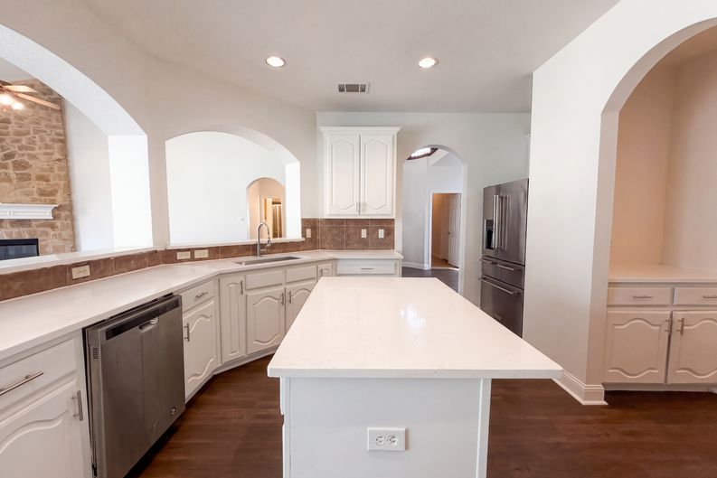 Photo 10 of 29 of 1803 High Meadow St, Glenn Heights, TX