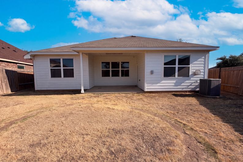 Photo 5 of 17 of 4101 Tower Ln, Crowley, TX