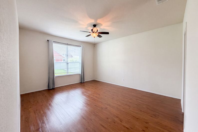 Photo 11 of 26 of 9165 Blackstone Dr, Providence Village, TX