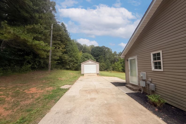 Photo 30 of 32 of 1415 Faith Meadows Ln, Asheboro, NC