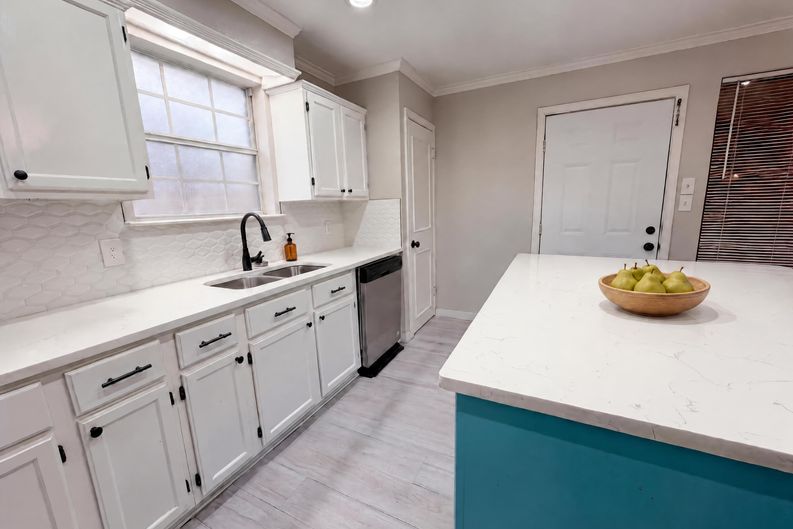 Photo 7 of 18 of 13214 Deepwater Cir, Corpus Christi, TX
