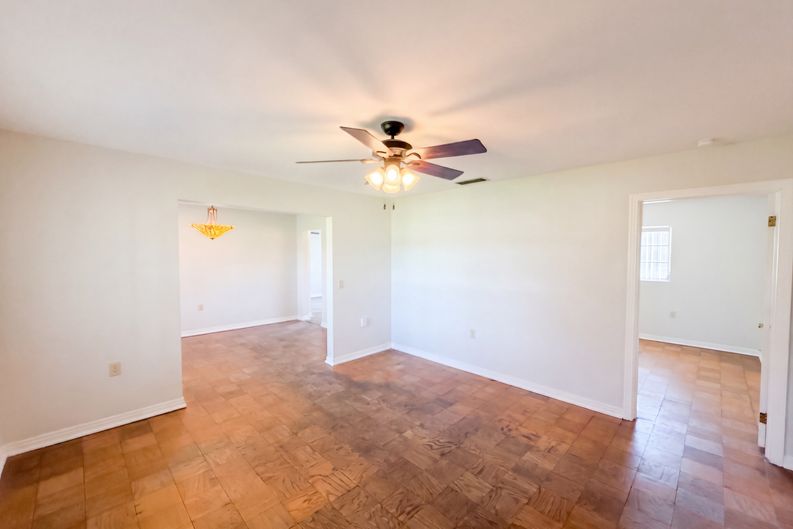 Photo 8 of 21 of 1305 W Spencer St, Plant City, FL