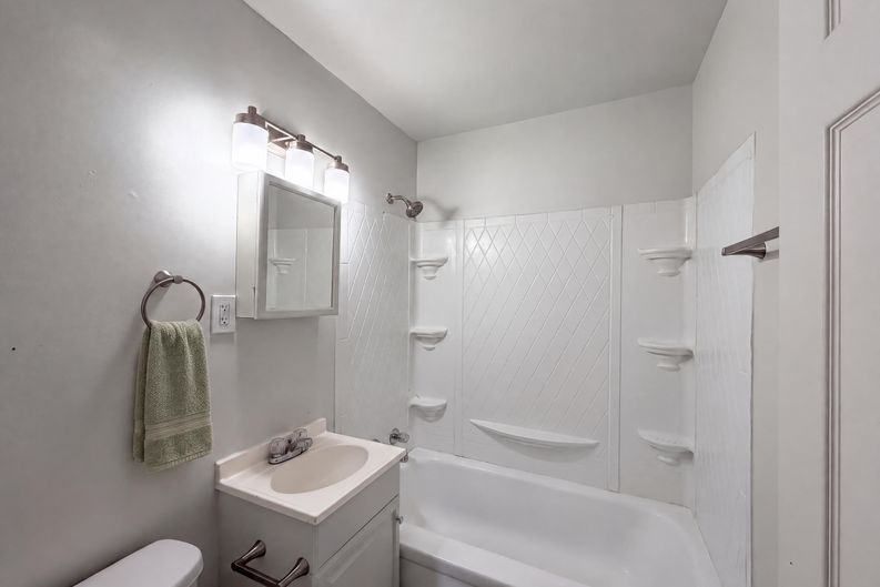 Photo 12 of 20 of 4770 Woodend Ave, Kansas City, KS