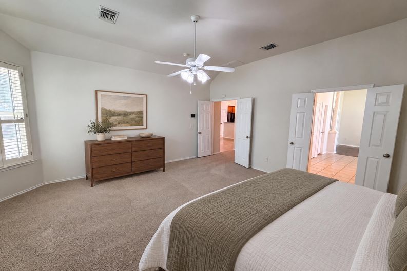 Photo 4 of 24 of 117 Brentwood Dr, Georgetown, TX