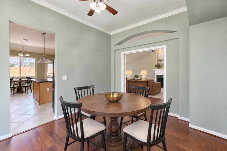 Photo 10 of 26 of 6023 Timber Oaks Rdg, Humble, TX