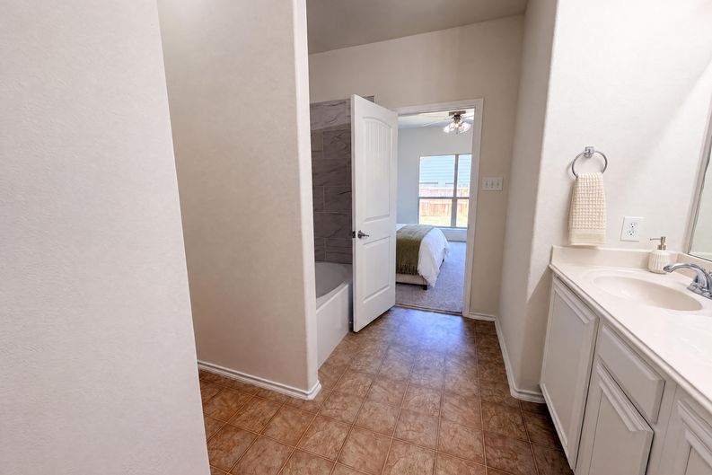 Photo 14 of 18 of 4038 Golden Rod Dr, Forney, TX