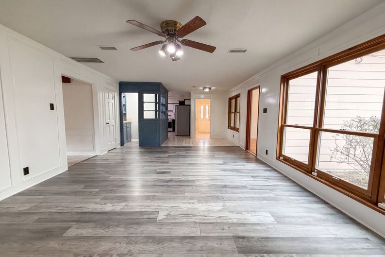 Photo 9 of 23 of 17518 Rustington Dr, Spring, TX