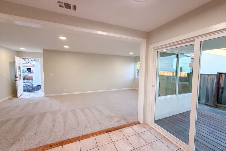 Photo 4 of 17 of 112 Aster Ct, Hercules, CA