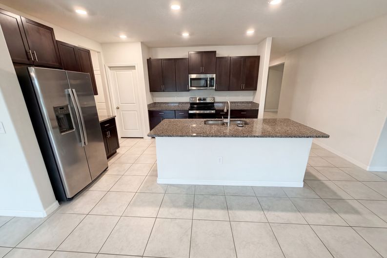 Photo 18 of 42 of 11849 Blackeyed Susan Dr, Riverview, FL