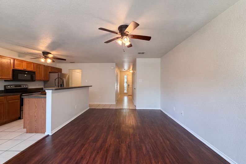 Photo 7 of 17 of 825 Village Point Ln, Fort Worth, TX