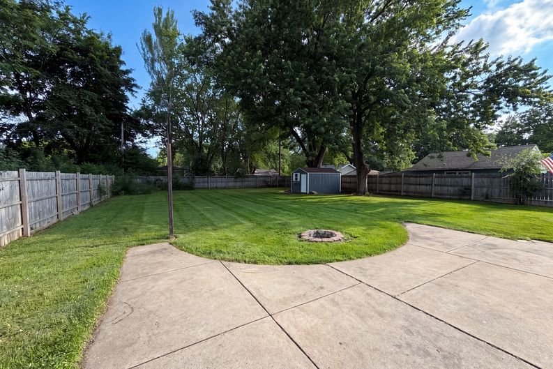 Photo 5 of 20 of 2128 Ronald Ave, White Bear Lake, MN