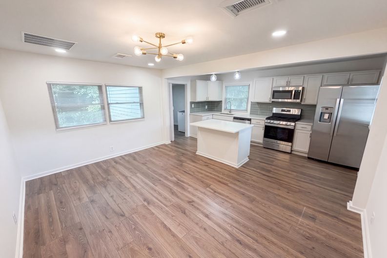Photo 3 of 25 of 2225 Misty Ln SE, Smyrna, GA