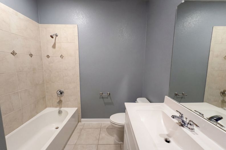 Photo 12 of 16 of 2520 Allview Ln, Red Oak, TX