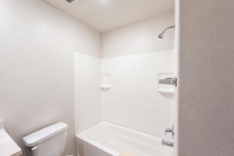 Photo 14 of 16 of 6115 El Oro Dr, Houston, TX