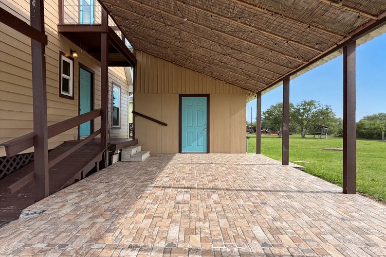 Photo 6 of 19 of 552 Marshall Johnson Ave S, Port Lavaca, TX