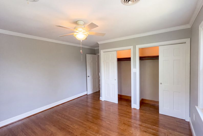 Photo 11 of 33 of 494 Walton St, Strasburg, VA
