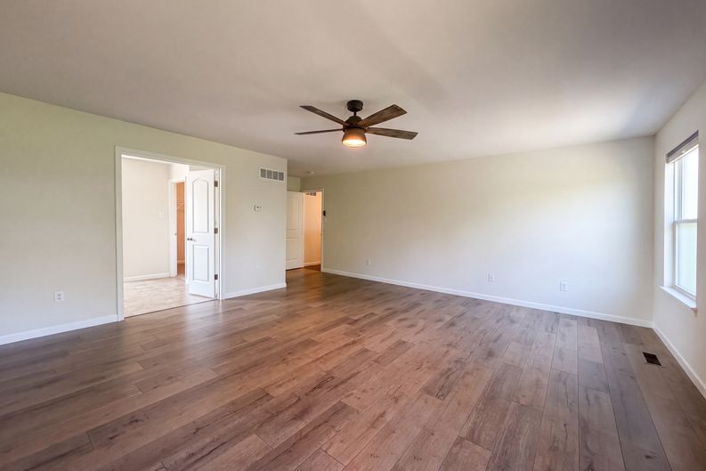 Photo 13 of 28 of 5945 Hawkins Ridge Ct, Saint Louis, MO