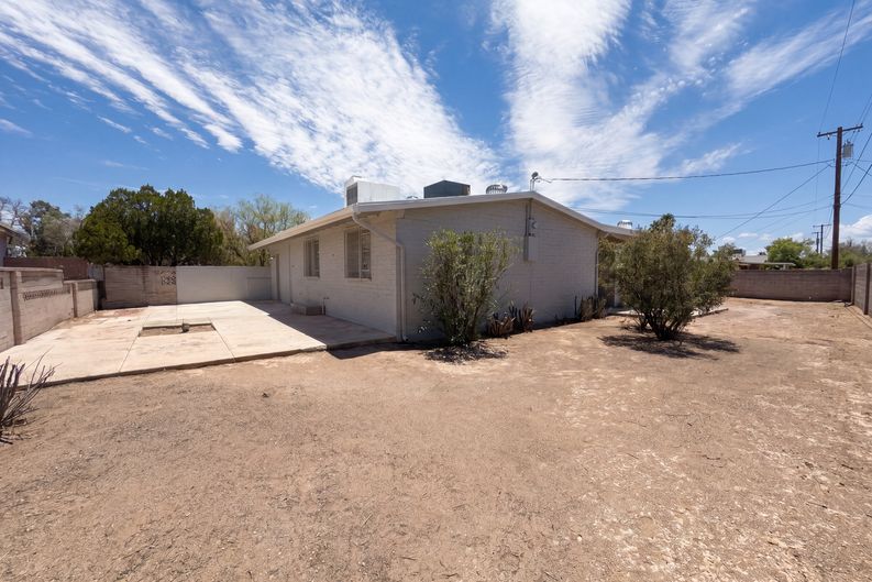 Photo 18 of 21 of 2901 N Cloverland Ave, Tucson, AZ