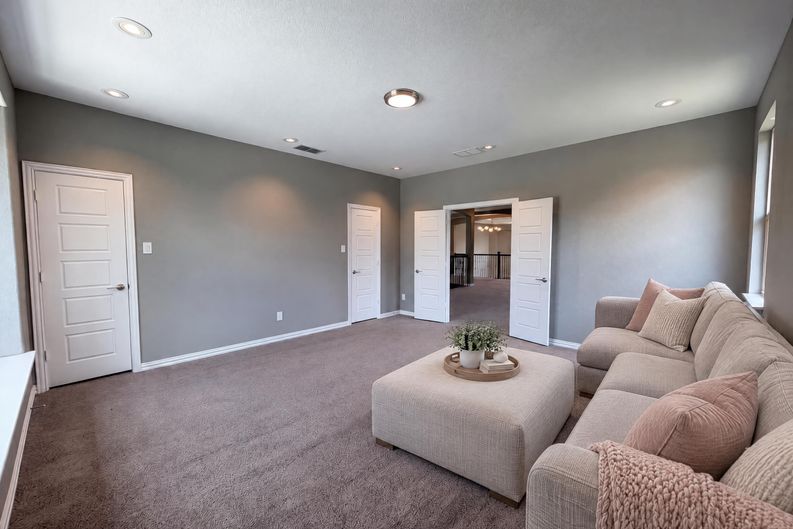 Photo 18 of 42 of 7221 Durand Dr, Irving, TX