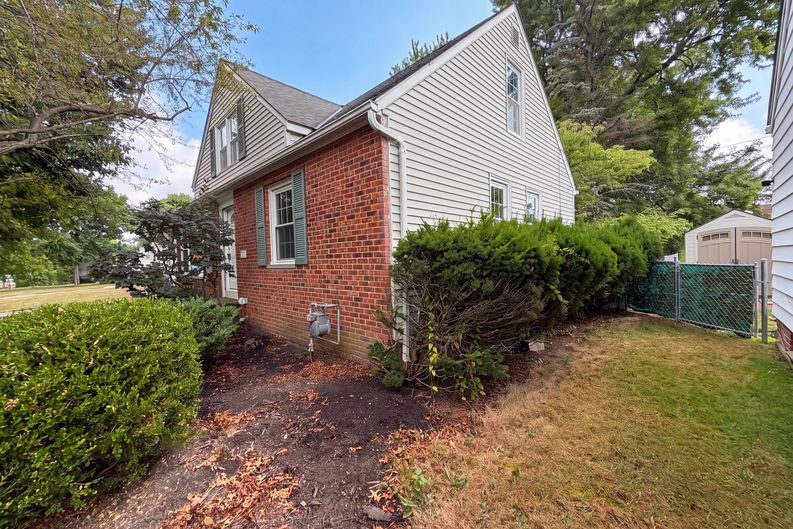 Photo 18 of 24 of 971 Learidge Rd, Cleveland, OH